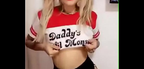  Harley Quinn - show your boobs